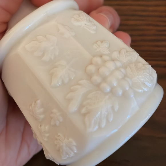 Vintage Milk Glass Westmoreland Grape Design Oil & Vinegar Cruet with Stopper - Picture 12 of 14